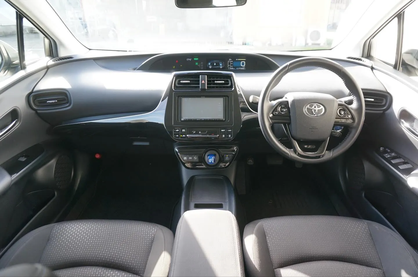 三重県松阪市の中古車販売店マーヴェリックカーズです。